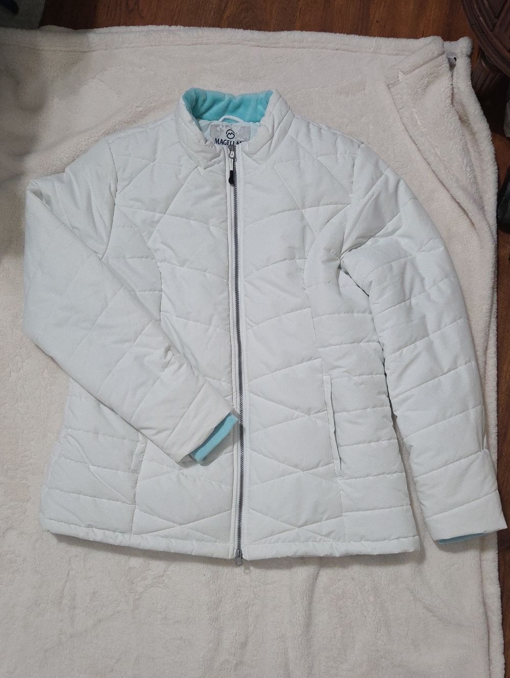 Magellan Outdoors White Quilted Puffer Jacket with Light Blue Trim